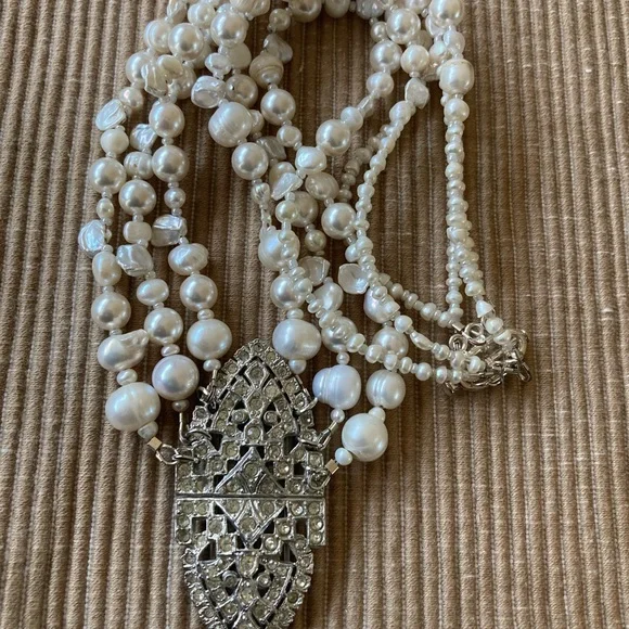 NWT Triple Strand Freshwater Pearl Necklace w Vintage Repurposed Pendant - Picture 2 of 6